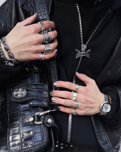 @john_supnik wearing outlaw country ⛓️ 70s Rock Style, John Supnik, Masc Aesthetic, Grunge Outfits Men, Outlaw Country, Gothic Aesthetic, Classy Jewelry, Attractive Guys, Style Streetwear