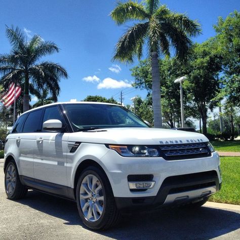 White Range Rover, Carros Suv, Dream Cars Range Rovers, Range Rover Sport 2014, Luxury Cars Range Rover, Cars Suv, White Range, Vintage Jeep, Land Rover Models