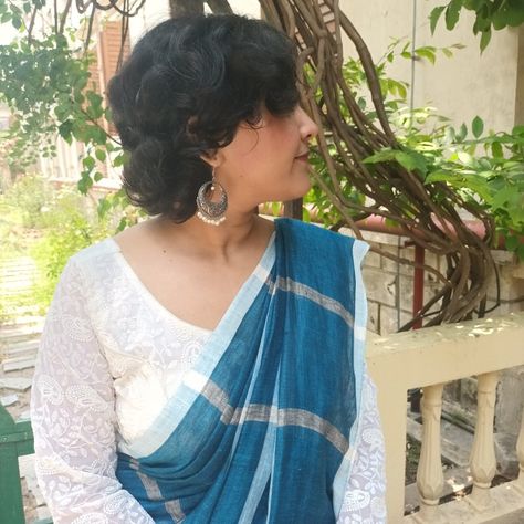 desicore, pixie haircut, saree, desi aesthetic, henna, jhumkas, south asian aesthetic, south asian core, indian girl #desicore #jhumkas #asian #saree #shorthairgirl #indian Indian Pixie Haircut, Desi Hairstyles Short Hair, Short Hair Indian Women, Indian Short Haircut, Short Hair Saree Look, Indian Tomboy, Asian Core, Aesthetic Henna, Hair Tomboy