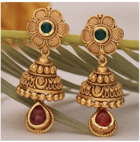 Jhumkas Gold, Beautiful Gold Earrings, Latest Earrings Design, Glass Wallpaper, Pearl Earrings Designs, Gold Jhumka, Delicate Gold Jewelry, Gold Jhumka Earrings, Gold Jewels Design