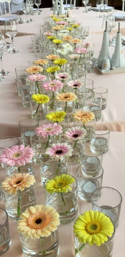 Wedding Table Placement, Sweet Table Wedding, Flower Table Decorations, Candle Table Decorations, Baby Shower Deco, Shower Style, Bridal Shower Flowers, Mothers Day Decor, Table Setting Decor