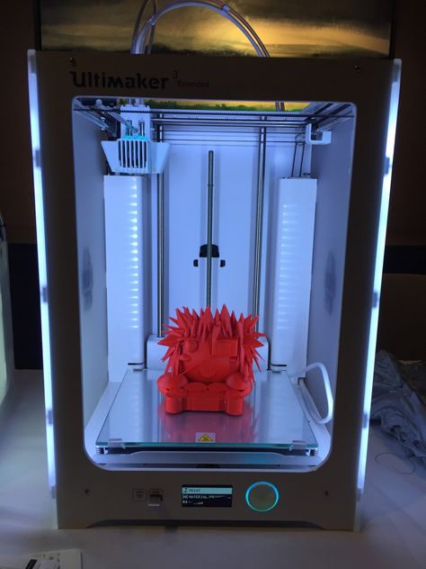 An Educator's Guide to 3D Printing in the Classroom - The Institute for Arts Integration and STEAM 3d Printing Classroom, Best Printer, Makerspace Library, Makerspace Ideas, 3d Printing Machine, 3d Printing Business, Steam Education, Online Conference, Classroom Centers