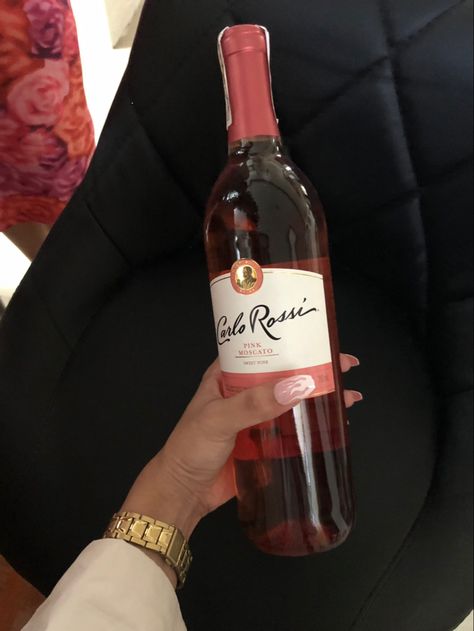 Carlo Rossi Wine, Wine Moscato, White 2115, Red Wine Sangria, Pink Moscato, Sweet Red Wines, Red Wines, Moscato, Aesthetic Photos