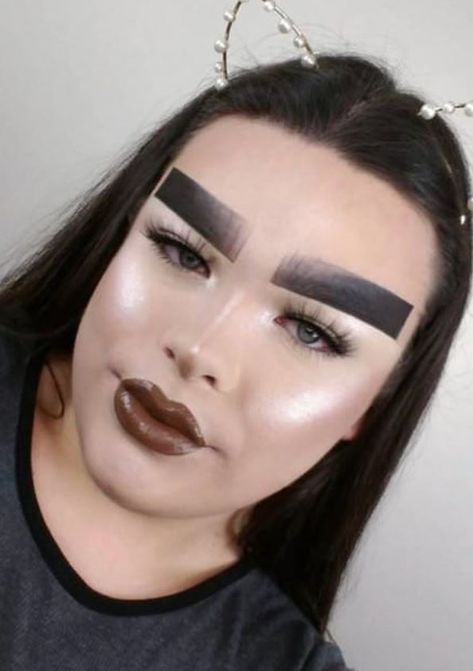 Bad Makeup Fails, Eyebrow Fails, Bad Eyebrows, Bad Makeup, Makeup Fails, Eyebrow Makeup Tips, Eyebrow Piercing, Pinterest Makeup, Eyebrow Makeup