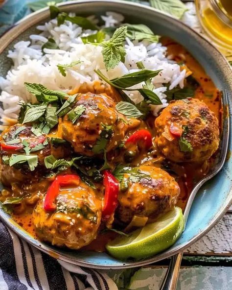 Thai Chicken Meatball Curry - Miarecipes Savory Vegan Dinner Recipes, Chicken Meatball Curry, Thai Chicken Meatballs, Meatball Curry, Eggplant Meatballs, Curry Meatballs, Chicken Meatball, Coconut Curry Sauce, Savory Dinner