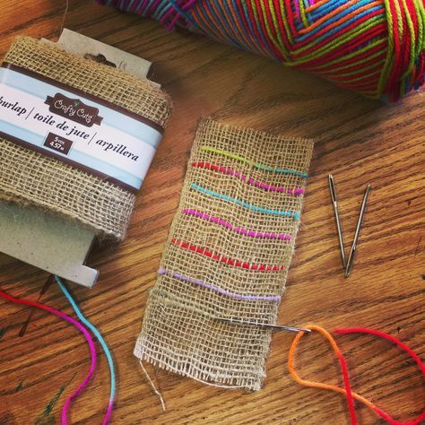 Beginner Weaving Project with Burlap. Little prep, little cost, pretty results! #weaving Beginner Weaving, Weaving For Kids, Art Projects For Kids, Diy Yarn, Diy Weaving, Weaving Projects, Camping Crafts, Art Space, Weaving Art