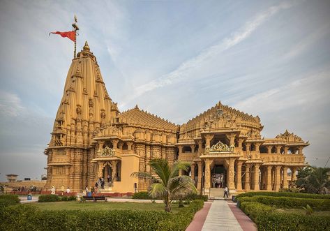 #bihar #madhubani #artisticvillages #somnathtemple #maharajaofdarbhanga #ugranathmahadevtemple #thetoptours Somnath Temple, India Tourism, Temple India, Jain Temple, Lord Rama, Map Vintage, Temple Architecture, Indian Temple, God Shiva