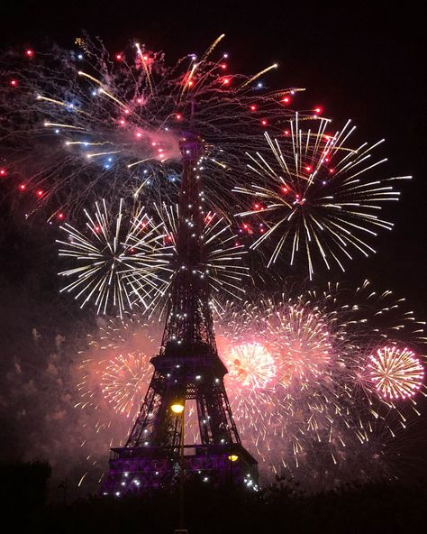 Bastille Day Aesthetic, Paris Nye, Bastile Day, Happy July 4th Images, Fireworks Images, Fireworks Pictures, National Festival, Bastille Day, Paris Olympics