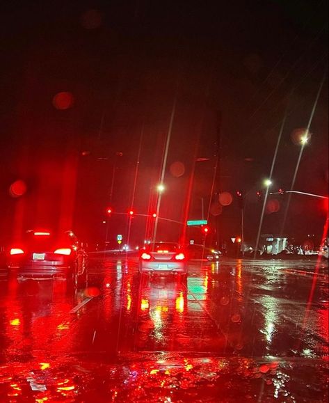 Red Light Aesthetic Wallpaper, Blurry Street Lights, Red Urban Aesthetic, Red Street Aesthetic, Cars Red Aesthetic, Blurry Lights Aesthetic, Red Lighting Aesthetic, Car Red Aesthetic, Red Blurry Aesthetic