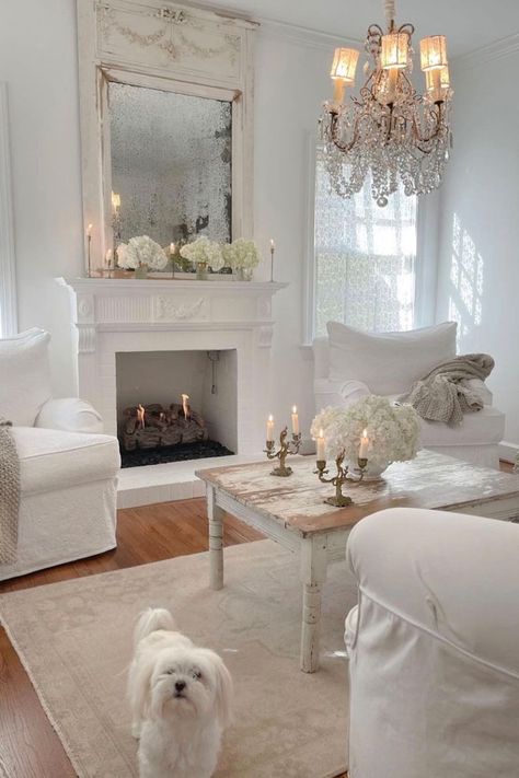 Shabby Chic Table Settings, Chic Living Room Furniture, Romantic Living Room, Shabby Chic Dining Room, Salon Shabby Chic, Estilo Shabby Chic, Shabby Chic Table, Chic Interior Design, Happy New Week