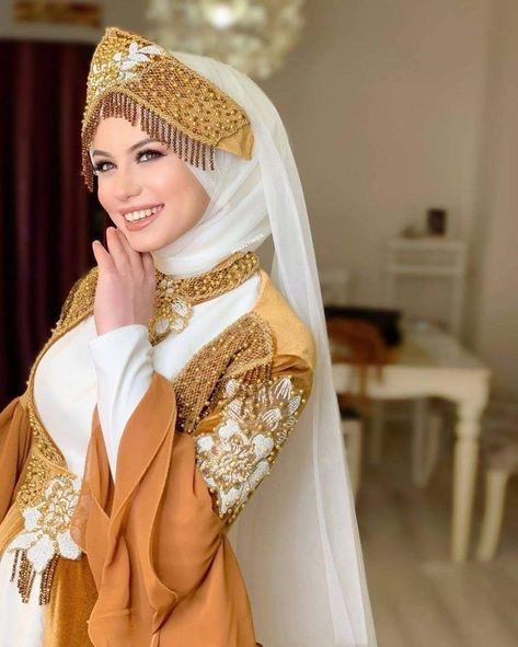 Armenian Dress, Ertugrul Quotes, Niqabi Bride, Turkish Bride, Wedding Hijab Styles, Hijabi Brides, Islamic Fashion Dresses, Muslimah Wedding Dress, Nikah Dress