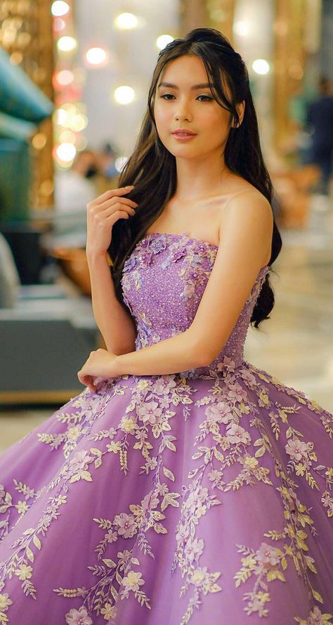 Lilac Debut Gown, Violet Gown For Debut, Francine Diaz Gown, 18th Birthday Gown, Debut Gowns Filipino, Debut Hairstyles, Med Gala, Gown For Debut, Filipino Debut