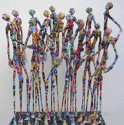 Sculptue en papier de Jean François Glabik Recycled Art Sculptures High School, Wire People Sculpture, School Sculpture Projects, High School Sculpture Projects, Diy Sculpture, Creative Sculpture, Recycle Paper, Classe D'art, Sculpture Paper