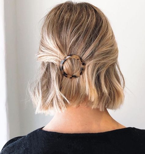 50 Trendiest Half-Up Half-Down Hairstyles for 2021 - Hair Adviser Haircut Styles, Half Up Half Down Short Hair, Braided Half Updo, Beyonce Hair, Half Up Half Down Hairstyles, Long Hair Updo, Natural Hair Styles Easy, Short Hair Updo, Curly Bob Hairstyles