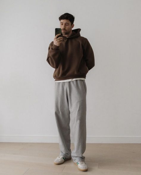 Minimalist Hoodie Outfit, Sweat Pants Style, Brown Hoodie Outfit, Daniel Simmons, Normcore Outfits, Bunny Outfits, Grey Pants Men, Sporty Outfits Men, Hoodie Outfit Men