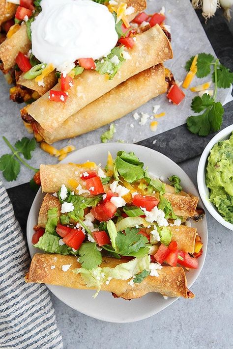 Black Bean And Cheese Taquitos, Veggie Taquitos, Taquitos Vegetarian, Bean And Cheese Taquitos, Vegetarian Taquitos, Pescetarian Meals, Cheese Taquitos, Homemade Taquitos, Appetizers Vegetarian