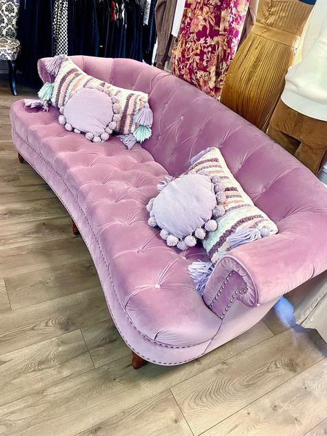 Purple couch, lavender couch, lilac couch, velvet couch Lilac Couch, Lavender Couch, Cute Couch, Purple Living Room Ideas, Victorian Couch, Purple Couch, Purple Living Room, Velvet Sofas, Glamour Decor