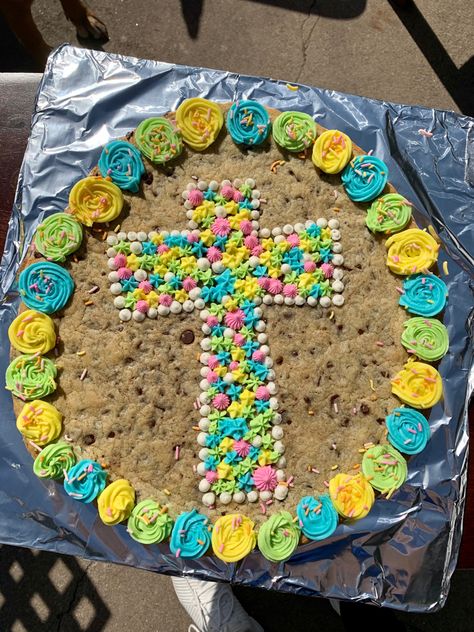 Easter Cookie Cakes Ideas, Buttercream Cross Cookies, Easter Cookie Cake Ideas, Easter Cookie Cake Decorating Ideas, Spring Cookie Cake Designs, Easter Cookie Cakes, Easter Egg Cake Decorating Ideas, Easter Cookie Cake Designs, Spring Cookie Cake