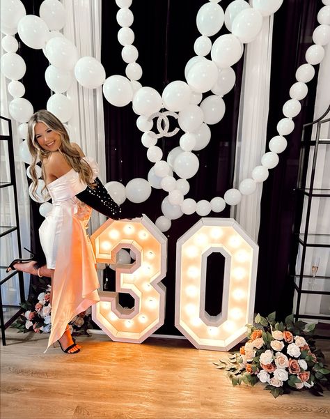 Chanel Party Backdrop, Chanel 30th Birthday Ideas, Chanel Dinner Party, Chanel Number 5 Birthday Party, Chanel Balloon Garland, Chanel No 5 Party Theme, 30th Balloon Garland, Boujee Theme Party, Chanel No 40 Birthday