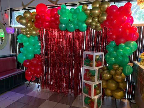 Balloon Photo Backdrop, Balloon Photo, Gold Balloons, Photo Backdrop, Backdrops For Parties, The Balloon, Balloon Decorations, Red Gold, Green And Gold