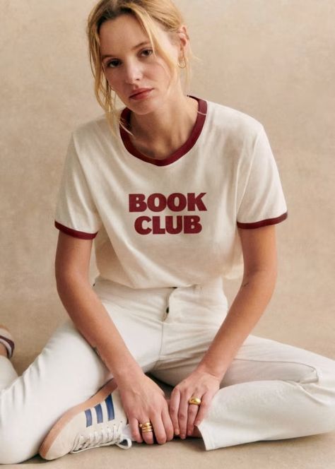 Book Club T-Shirt - Solidarity Creation - Twine / Burgundy - Organic cotton - organic textile - Sézane Sezane Tshirt, Sezane Aesthetic, Fun Clothing, 2024 Wishlist, Total Black, Fall 2024, Parisian Style, Book Club, Twine