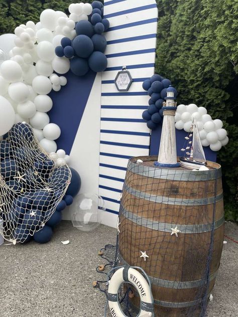 Nautical Party Backdrop, Marine Birthday Theme, Sailor Birthday Party Boy, Nautical Decor Party, Men Birthday Theme Ideas, Decoration Theme Marin, Sailor Birthday Party, Yacht Party Theme, Nautical Party Decor