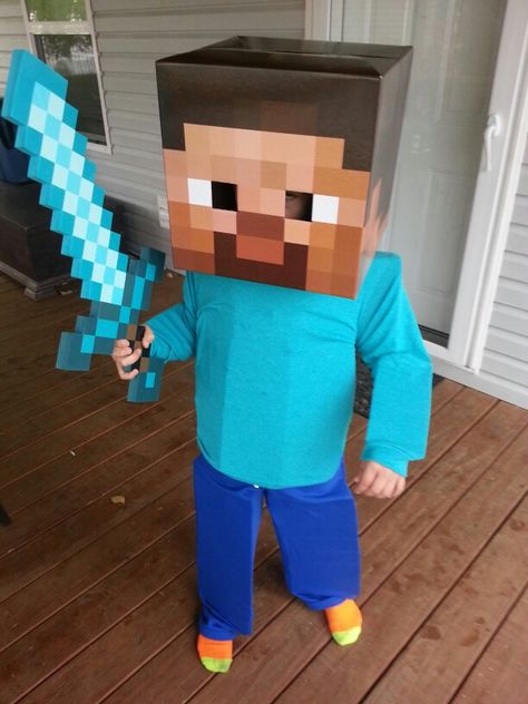 Vaughn as Steve from minecraft Diy Minecraft Costume, Heloween Ideas, Minecraft Costume Diy, Minecraft Halloween Costume, Steve Costume, Minecraft Costumes, Minecraft Steve, Minecraft Theme, World Book Day Costumes