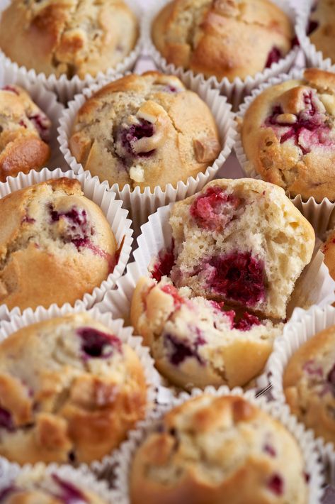 White chocolate and raspberry muffins Raspberry Muffins Aesthetic, White Chocolate And Raspberry Muffins, Raspberry And White Chocolate Cake, Muffin Aesthetic, White Chocolate Raspberry Muffins, Muffins Aesthetic, Raspberry Muffins Recipe, Raspberry White Chocolate Muffins, Raspberry White Chocolate Cookies