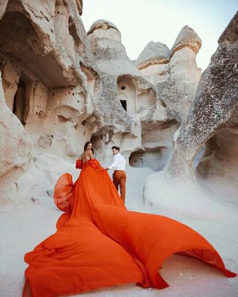 Cappadocia Couple Photos, Cappadocia Turkey Photography Couple, Cappadocia Pre Wedding, Cappadocia Couple Photography, Turkey Pre Wedding Shoot, Turkey Engagement Photos, Cappadocia Wedding Photography, Formality Dress, Cappadocia Turkey Outfit