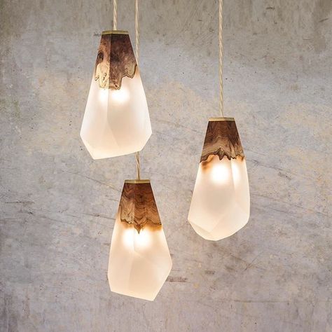 db - design bunker pe Instagram: „Elm Burr & resin pendants by @ilukalondon 👉 @designbunker for more of what you love! #lighting #lightingdesign #lightingdesigner #design…” Resin Pendants, Interior Design Advice, Light Works, Ceiling Rose, Luxury Gift Box, Feature Light, Resin Pendant, Pendant Chandelier, Ceiling Pendant