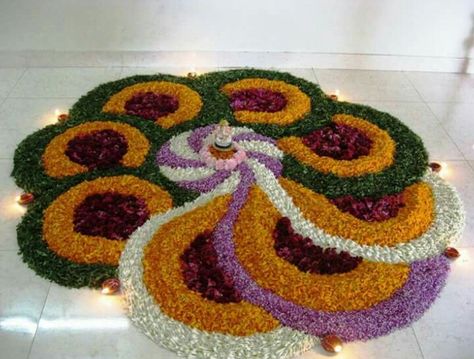 Rangoli Kolam Athapookalam Designs, Onam Rangoli, Rangoli Designs With Flowers, Onam Pookalam Design, Flower Rangoli Designs, Pookalam Design, Simple Flower Rangoli, Flower Kolam, Flower Carpet