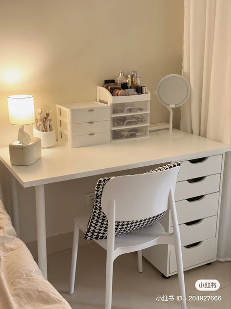 Mirror Picture Frames, Cute Room Aesthetic, Aesthetic Study Table, Cozy Desk Setup, Ikea Inspired Bedroom, Small Room Makeover, Penyimpanan Makeup, Bedroom Ideas For Small Rooms Cozy, Dorm Room Styles