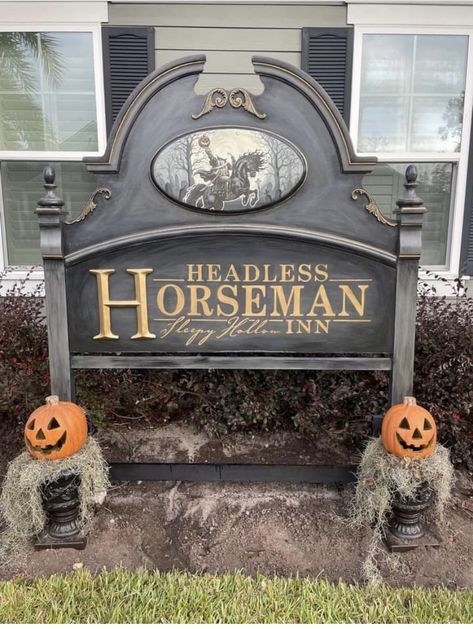 Headless Horseman Decoration, Sleepy Hallow Halloween Yard, Halloween Egg Chair, Halloween Sleepy Hollow, Sleepy Hallow Decor, Sleepy Hollow Decorations Diy, Sleepy Hollow Sign, Headless Horseman Decor, Headboard Halloween Sign