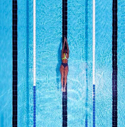 Swim Photography, Swimming Photography, Swim Workouts, Swimming Motivation, Swimming Pictures, Swimming Workouts, Swimming World, Swimmers Life, Period Swimwear