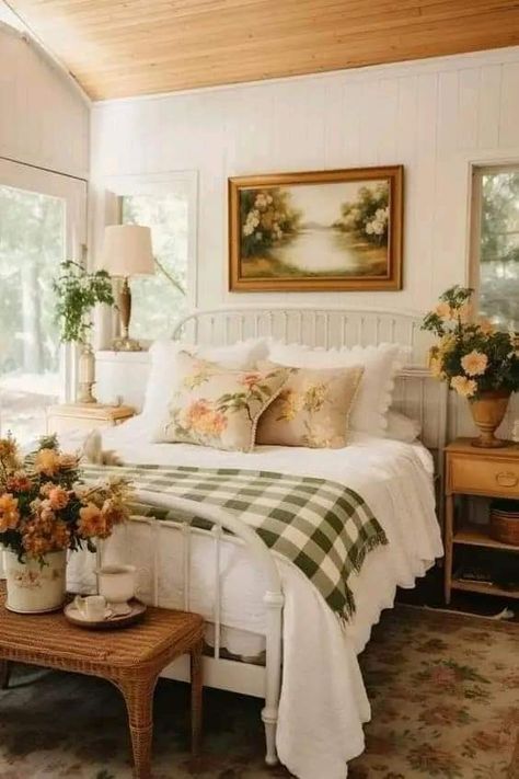 Cottagecore Bedroom Ideas, Cottagecore Bedroom, Cottagecore Home, Casa Country, Casa Vintage, Cottage Bedroom, Country Bedroom, Guest Bedrooms, Beautiful Bedrooms