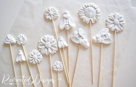 Air Dry Clay Projects For The Garden, Air Dry Clay Moulds, Air Dry Clay Outdoor Projects, Air Dry Clay Projects For Preschoolers, Air Dry Clay Flowers Diy, Air Dry Clay Crafts For Adults, Air Dry Clay Flower Pot Ideas, Air Dry Clay Garden Decor, Air Dry Clay Garden Ideas