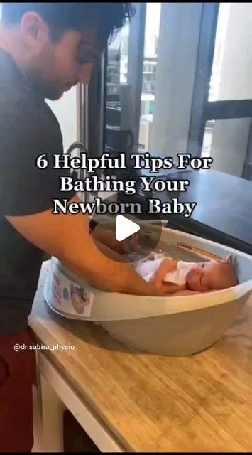 How To Give A Newborn A Bath, Sponge Bath Newborn, How To Bathe A Newborn Videos, How To Bathe A Newborn, Newborn Hygiene, First Bath Newborn, Bathing A Newborn, Bathing Tips, 2 Month Old Baby