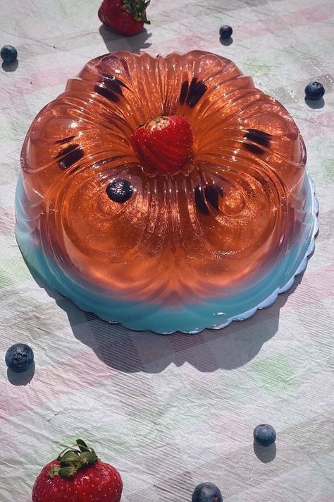 Jellyfish Food, The Great British Baking Show, Jelly Cakes, Great British Baking Show, British Baking Show, Jello Cake, Trifle Pudding, The Great British Bake Off, Gelatin Dessert