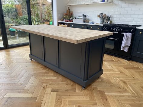 Tidy Kitchen, Kitchen Island Size, Kitchen Island Breakfast Bar, Build Kitchen Island, Island Breakfast Bar, Custom Table Top, Order Kitchen, Blue Kitchen Cabinets, Freestanding Kitchen