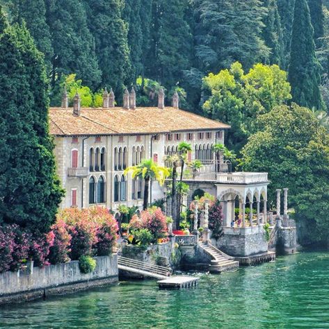 Villa Monastero, Varenna, Italy Villa Monastero, Comer See, Filmy Vintage, Haus Am See, Italian Lakes, Lake Como Italy, Italy Aesthetic, Italian Villa, Como Italy