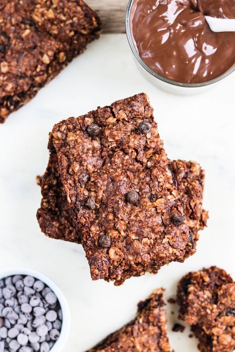 5-Ingredient Vegan "Nutella" Granola Bars - Okonomi Kitchen Nutella Granola, Recipes With Nutella, Okonomi Kitchen, Best Granola Bars, Chocolate Granola Bars, Best Granola, Vegan Nutella, Chewy Granola Bars, Granola Recipe Bars