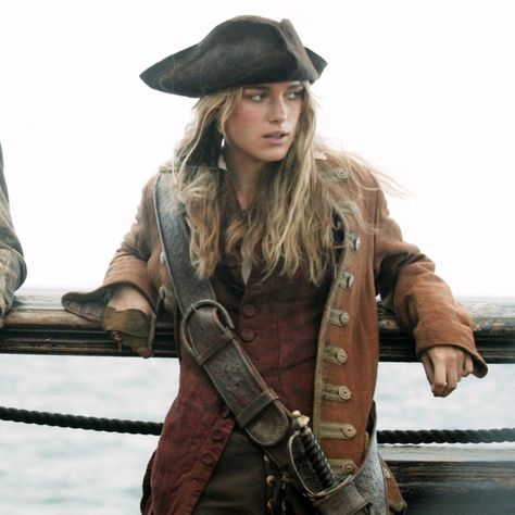 Elisabeth Swan, Pirate Clothing, Kaptan Jack Sparrow, Elizabeth Swann, Keira Knightly, Pirate Outfit, Ange Demon, Pirate Woman, Captain Jack Sparrow