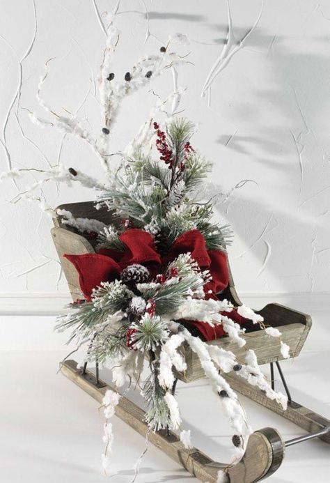 33 Creative And Fun Sleigh Décor Ideas For Christmas Christmas Tree Topper Ribbon, Christmas Sleigh Decorations, Holiday Wreaths Christmas, 13 November, Country Holiday, Christmas Wreaths To Make, Christmas Sleigh, Ribbon On Christmas Tree, Christmas Arrangements