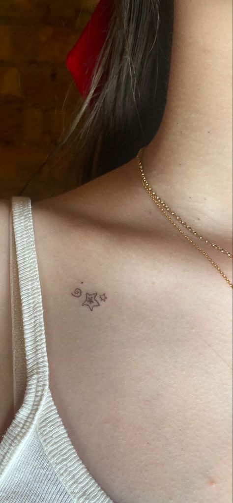 Line Art Star Tattoo, Celestial Stick And Poke, Small Swirl Tattoo, Tattoo Stick And Poke Ideas, Star Tattoos Dainty, Swirl Stick And Poke, Small Galaxy Tattoo Simple, Aesthetic Dainty Tattoos, Bubble Star Tattoo