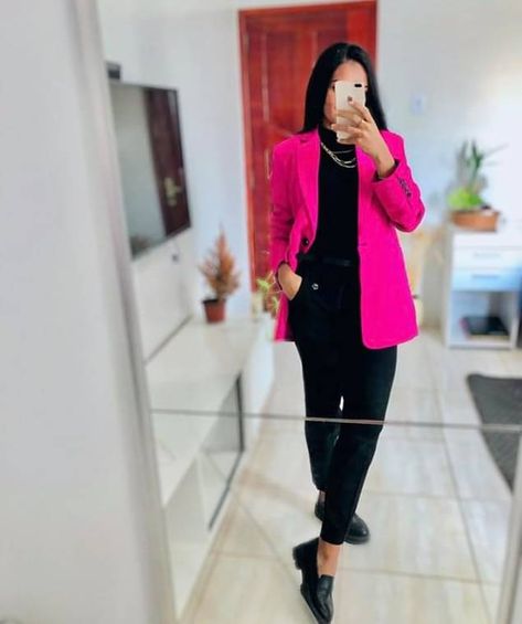 Barbie Inspired Office Outfits, Pink Blazer Business Casual, Pink Shirt Outfit Work, Pink Blazer Work Outfit, Pink Blazer Outfit Casual Street Styles, Outfit Con Blazer Rosa, Monday Outfit For Work, Hot Pink Shirt Outfit, Hot Pink Blazer Outfit