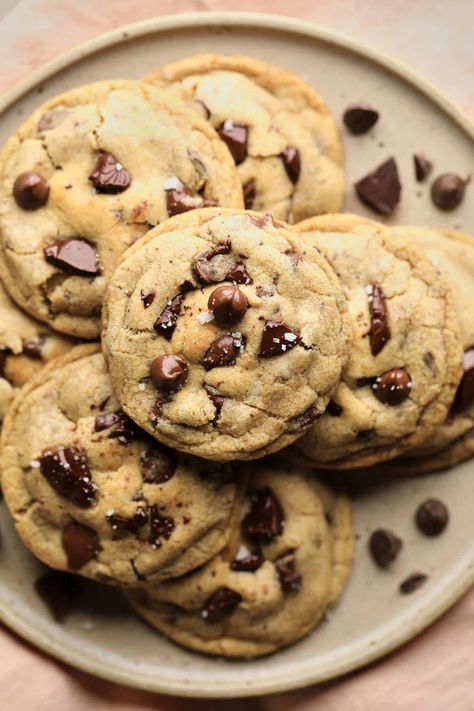 How to make the best vegan chocolate chip cookies in the world in 1 bowl! Soft, chewy, full of chocolate chips with a gluten free option. Vegan butter or coconut oil, truly the most perfect recipe! Vegan Soft Chocolate Chip Cookies, Vegan Choc Chip Cookies, Santa Slay, Best Choc Chip Cookies, Best Vegan Chocolate Chip Cookies, Vegan Desserts Healthy, Cookie Base Recipe, Vegan Chocolate Chip Cookie Recipe, Vegan Chocolate Cookies