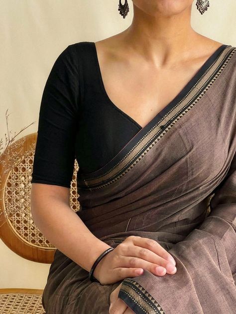 Cotton Blouse Design Front And Back, Saree Styles Cotton, Indian Street Fashion Women, Blouse Designs For Linen Sarees, Plane Saree For Farewell, Indian Saree Blouses Designs Latest, Casual Sarees Classy, Classy Blouse Designs For Saree, Soft Silk Saree Blouse Designs