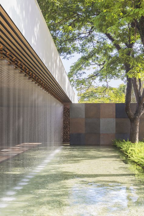 Water Architecture, Taman Air, Water Curtain, Pool Water Features, Modern Mural, Waterfall Fountain, Artist Wall, Water Features In The Garden, Water Walls