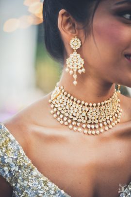 Stunning kundan necklace with dangling pearls in choker design |WedMeGood| Tuhina and Filip|#wedmegood #indianweddings #jewellery #kundan #pearls #gold #diamonds Baguette Diamond Necklace, Bridal Necklace Designs, Choker Necklace Designs, Choker Designs, Bridal Choker, Bridal Fashion Jewelry, Indian Jewelry Sets, Tiffany Jewelry, Indian Wedding Jewelry