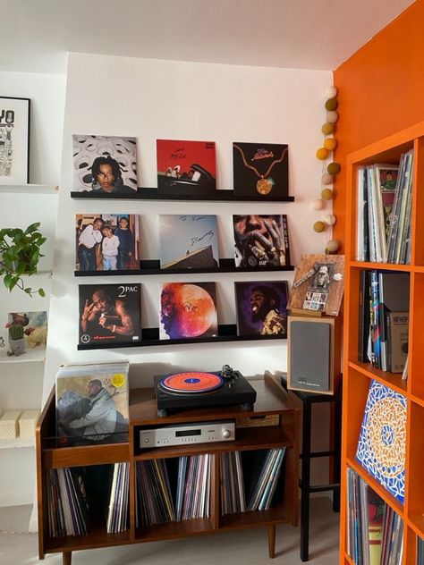 Vinyl Record Room, Home Music Rooms, Vinyl Room, Record Room, Deco Studio, Dream Apartment Decor, Future Apartment Decor, Room Redesign, Apartment Decor Inspiration